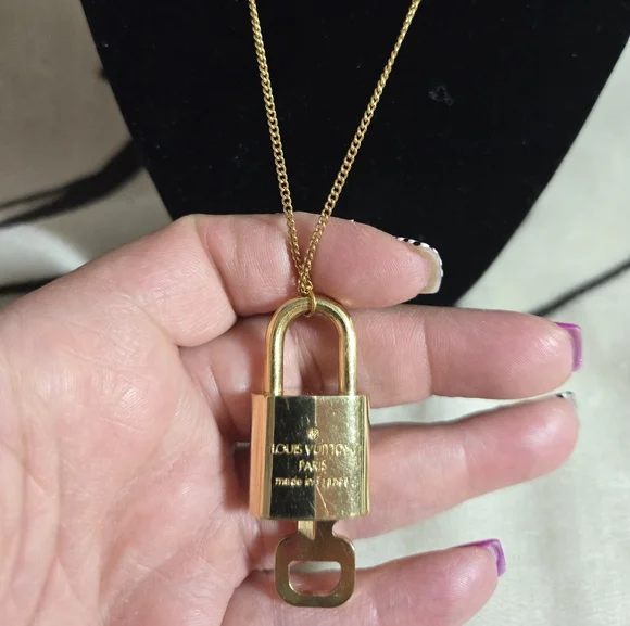 💯 Authentic Louis Vuitton Gold Lock and Key #305